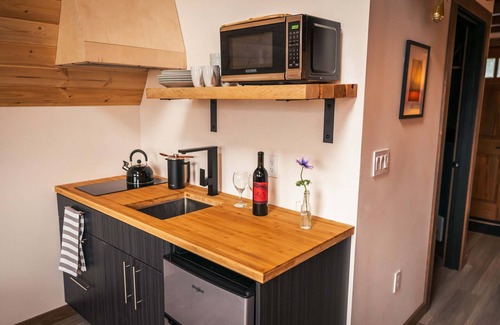 Stevenson Cabin | ArtBliss I: Cozy Cabin w. River Views and Firepit