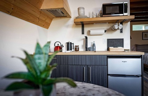 Stevenson Cabin | ArtBliss IV: River Views, Firepit & Soaking Tub