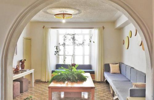 Del Cerrillo House | Artisanal-Casa in the Center of San Cris