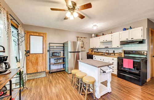 Sky Valley Cabin | Artist's Retreat at Sky Valley w/Balcony & Deck