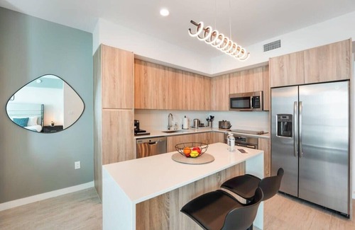 Northeast Miami Condo | Artistic Unique Studio Bay And Pool Views/Miami