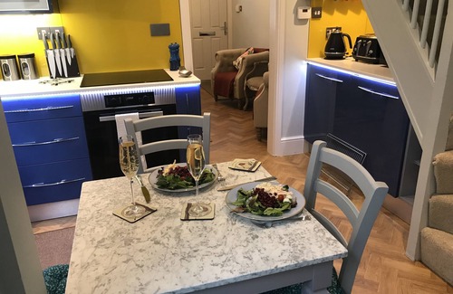 Harrogate House | Artists' Cottages