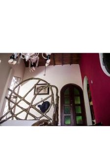 La Estrella Villa | Artsy lush villa with jungle garden in the city