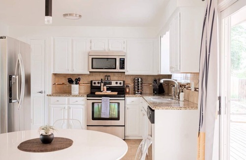 Lamar Heights Area House | Arvada Oasis! Up to12 people! 7 beds, 3 baths, desk, big TVs, air hockey, games!