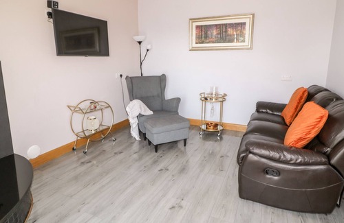 Omagh Cabin | ARVALEE COTTAGE, pet friendly, character holiday cottage in Omagh