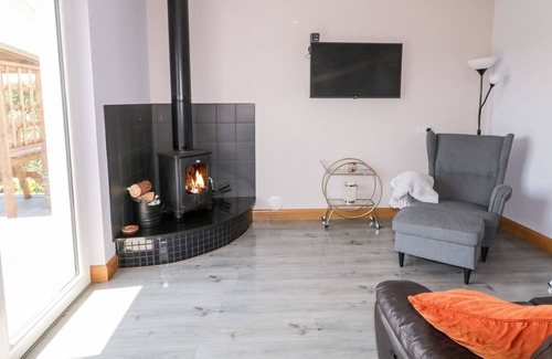 Omagh Cabin | ARVALEE COTTAGE, pet friendly, character holiday cottage in Omagh