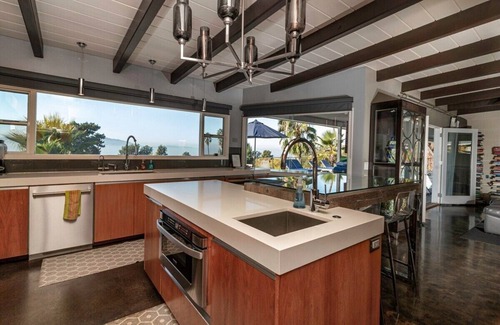 El Miradero House | As seen on Bravo TV. Amazing City Views, with expansive terrace, pool & spa
