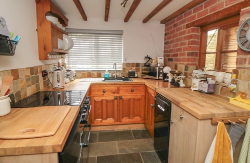 Sheriff Hutton Cottage | ASCOT COTTAGE, pet friendly, character holiday cottage in Strensall
