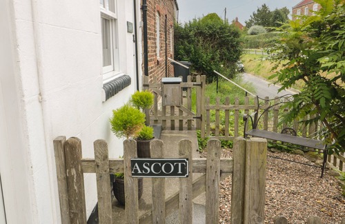 Sheriff Hutton Cottage | ASCOT COTTAGE, pet friendly, character holiday cottage in Strensall
