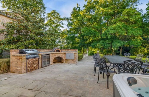 Beccles House | Ashmans Hall - Nine Bedroom House, Sleeps 23