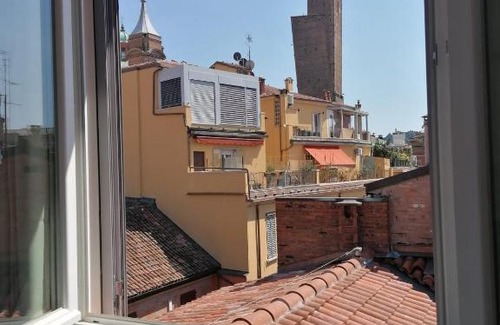 L'antico Ghetto Ebraico Apartment | Asinelli, Bologna by Short Holidays