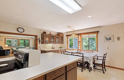 Maggie Valley House | ASK ABOUT OCT/NOV DISCOUNTS Enjoy the amazing creek and waterfall at Stream Song