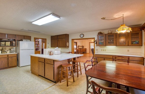 Maggie Valley House | ASK ABOUT OCT/NOV DISCOUNTS Enjoy the amazing creek and waterfall at Stream Song