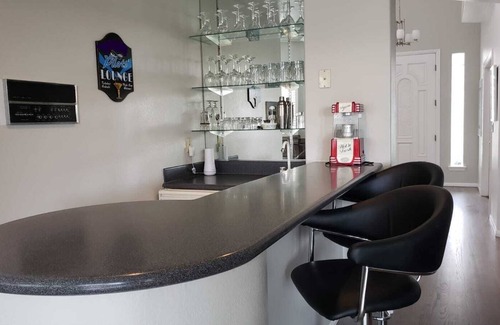 Canyon Gate Master House | ASK ABOUT SPECIALS! 5 Bedroom King Suite w/ Pool & FAST Wi-Fi!