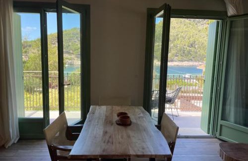 Frourion Apartment | Asos Beachfront Apartment, Center village, 20m Beach - near Myrtos - Fiskardo