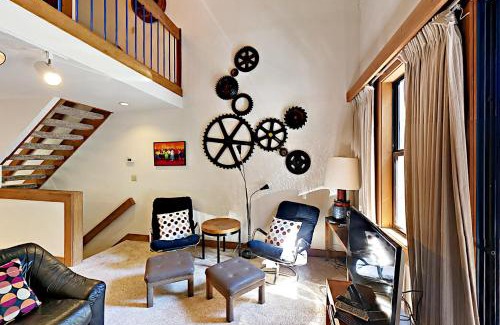 Truckee Apartment | Aspen Grove Escape