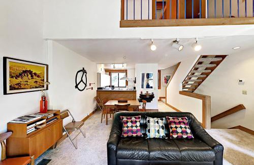 Truckee Apartment | Aspen Grove Escape