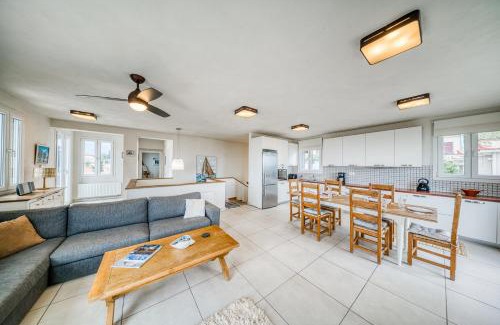 Vrontados Villa | Asprou Villa with roof pool