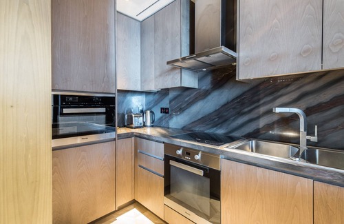 Palm Jumeirah Apartment | Astonishing 1BR Apt with Sea View