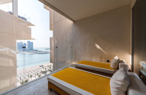 Palm Jumeirah Apartment | Astonishing 1BR Apt with Sea View