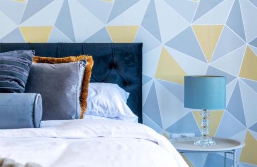 Westcliff-on-Sea Apartment | Astonishing 4BR House - Perfect for a Big Family