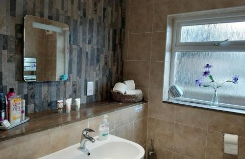 Glen Mona Apartment | At Cedar Lodge Apartment