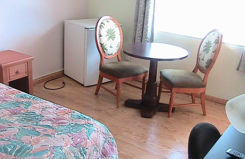 Glenwood Hotel | At Home Express Tangerine Inn