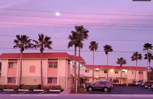 Belle Vista Condo | At the Beach- Waterfront with Balcony-Updated 7/23