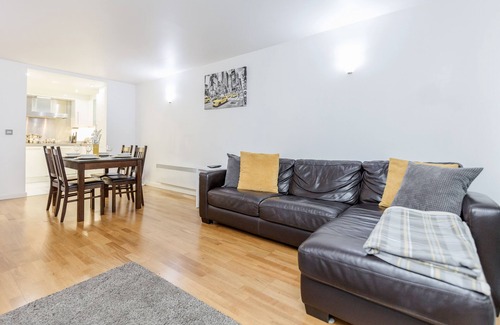 Docklands Apartment | AT THE DOORSTEP OF LONDON EXCEL/02/CITY AIRPORT LOCATION SLEEPS UP TO 8