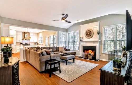 Acworth House | ATH - Immaculate 5BR Swim Tennis CulDeSac(sugar)