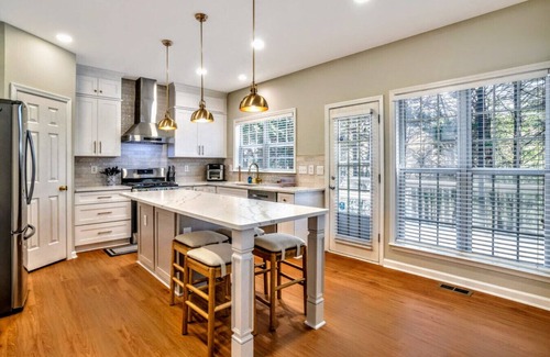 Acworth House | ATH - Immaculate 5BR Swim Tennis CulDeSac(sugar)