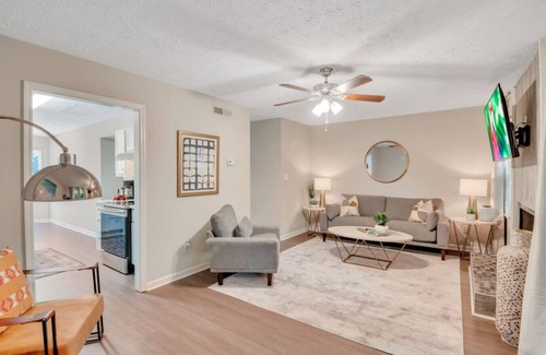 Smyrna House | ATH - Sleeps 4 - 2 Beds - Pet friendly - CC2