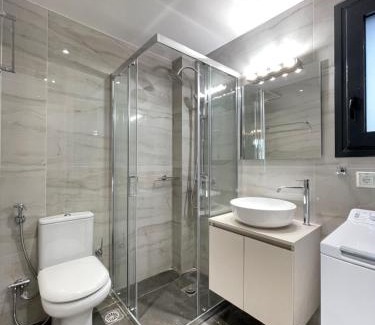 Palaio Faliro Apartment | Athenean Modern Escape near Marina Flisvos