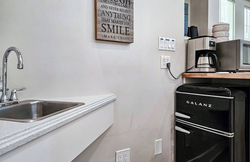 Midtown Apartment | Atlantis House's Palm Suite-voted top 25 in USA