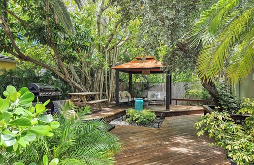 Midtown Apartment | Atlantis House's Palm Suite-voted top 25 in USA