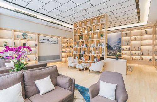 Huaxi Hotel | Atour Hotel Guiyang Century City Shopping Center