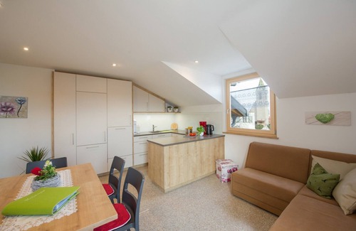 Castelvecchio Alto Apartment | Attic Apartment "Kristallhof Bergblick" with Mountain View, Garden & Terrace