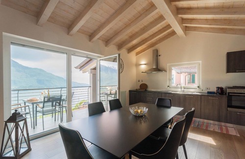 Aurogna Apartment | Attico apartment with lakeview