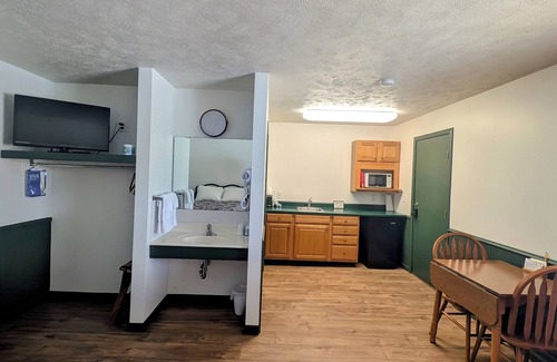 Auburn Hotel | Auburn Inn Motel & Long Creek RV Park