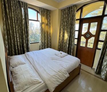 Shimla Hotel | Auckland Cottage Homestay