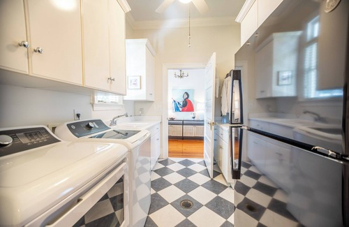 Augusta House | Augusta's Gem - Player quality host home with 1 bed 1 bath detached cottage.