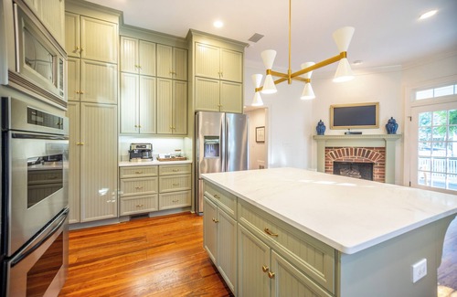 Augusta House | Augusta's Gem - Player quality host home with 1 bed 1 bath detached cottage.