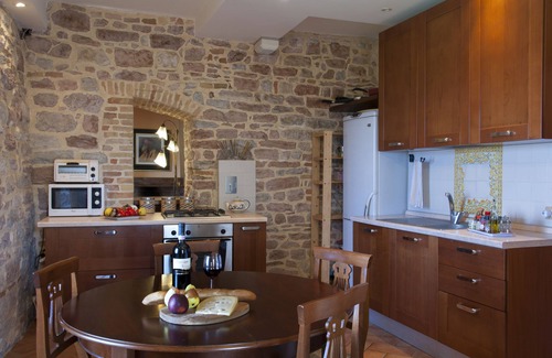 Spello Apartment | Augustus - Hilltop Medieval Escape with Panoramic View