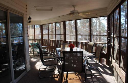 Fairfield Bay House | Aunt Pattie's Lake House
