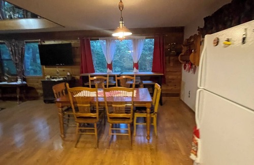 Bourbon Cabin | Authentic Cedar Cabin-Dogwood Cabin-with Pool near Blue Springs Ranch