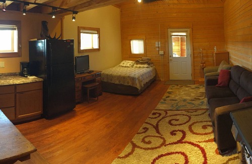 Ester House | Authentic Fairbanks log house with bathroom, kitchen, and screened front porch