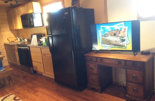 Ester House | Authentic Fairbanks log house with bathroom, kitchen, and screened front porch