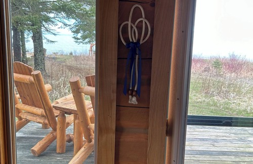Wisconsin Cabin | Authentic log cabin perfect for 2❣️Fantastic Lake Superior Views & beach access!