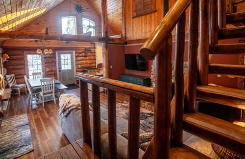 Carlton Cabin | Authentic log cabin with cozy fireplace nestled in the woods