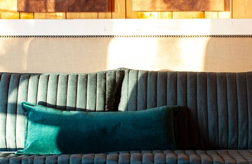 Carlton Cabin | Authentic log cabin with cozy fireplace nestled in the woods